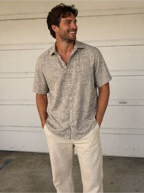 lululemon athletica Short-Sleeve Button-Down Shirt in Heather grey